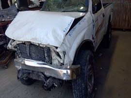 1995 TOYOTA TACOMA WHITE STD CAB 3.4 MT 2WD.  Z24860